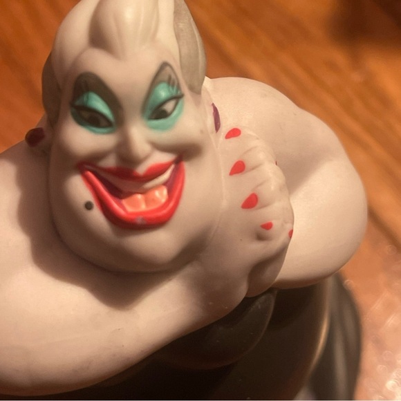 VINTAGE 90’s DISNEY LITTLE MERMAID URSULA SEA WITCH CERAMIC PORCELAIN FIGURE - Picture 4 of 9